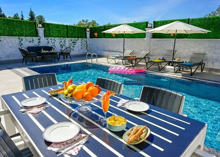 ヴィラ Spacious For Large Families - Egeden 2 *